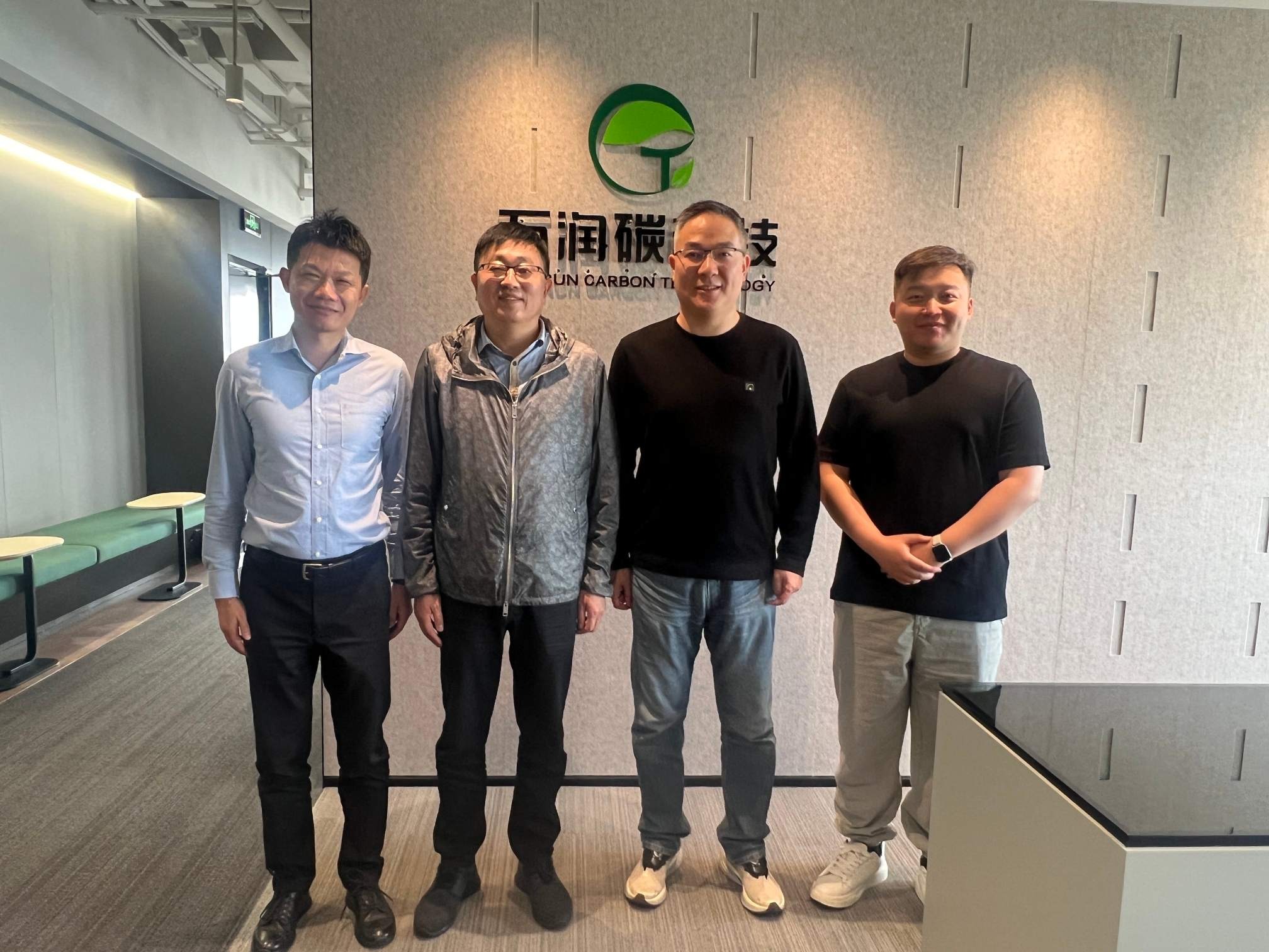 Hong Kong Institute of Technology’s New Energy Department Conducts Exchange Visit to Beijing Wanrun New Energy Carbon Technology Co., Ltd. photo3