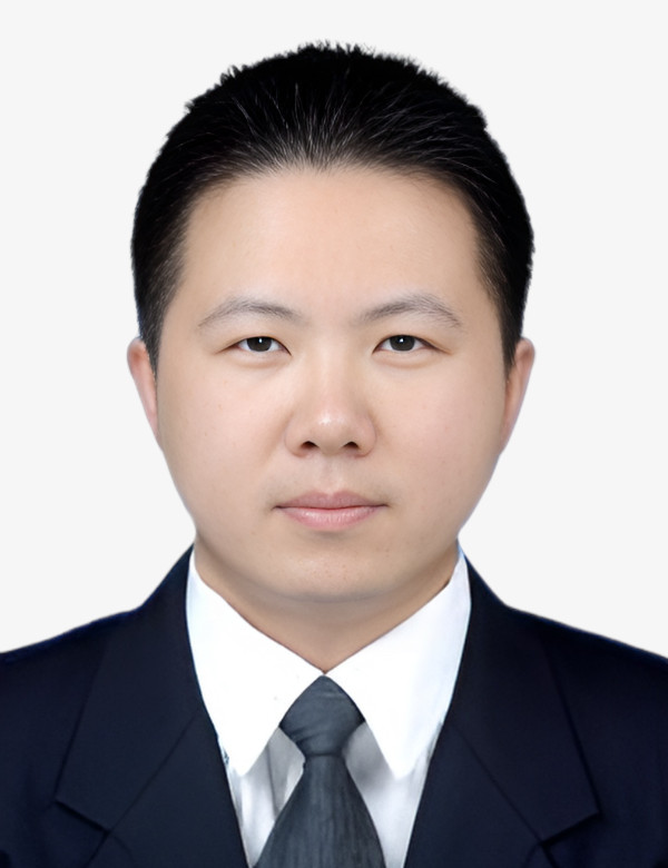 經濟與法學學部主任餘華照片
